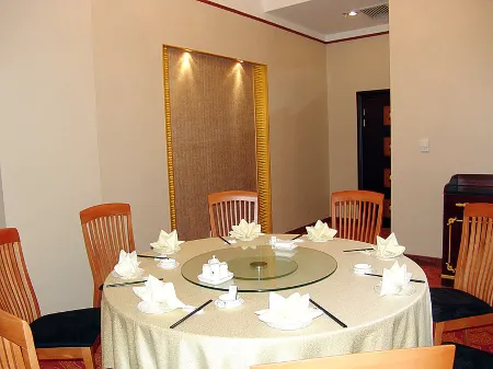 Yue Hai Hotel Отели рядом с достопримечательностью «Ningxia University(Huaiyuan Campus)»