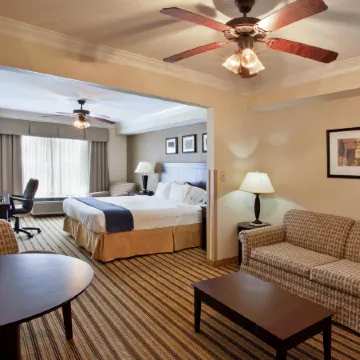 Holiday Inn Express & Suites Byron by IHG