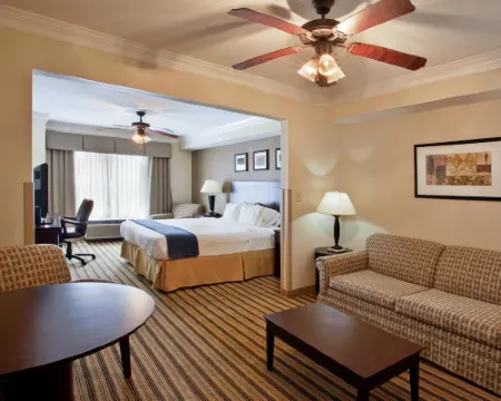 Holiday Inn Express & Suites Byron by IHG Hoteles en Byron