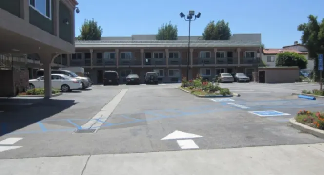 El Rancho Inn Hawthorne Hotels near Beach Boys Historic Landmark