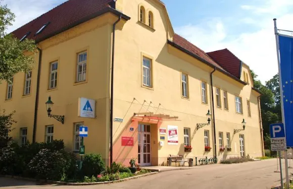 圖爾恩吉格斯酒店