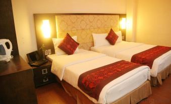 New Moon Hotel