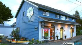 Tofino Paddlers Inn