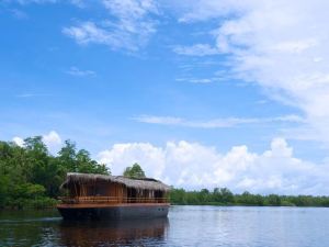 Yathra Houseboat