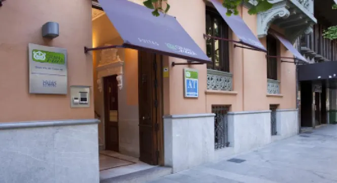 Suites Gran Via 44 Hoteles cerca de Monasterio de Nuestra Señora de la Asunción "La Cartuja"