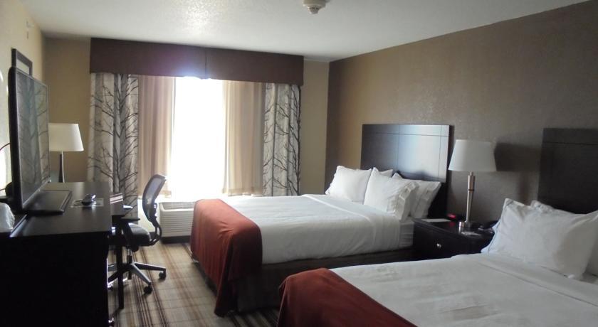 Holiday Inn Express & Suites Nevada, an Ihg Hotel