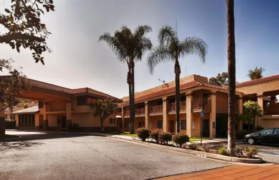 鑽石吧貝斯特韋斯特套房酒店