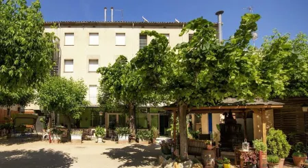 Hostal Fabrellas Отели в г. Касса-де-ла-Сельва