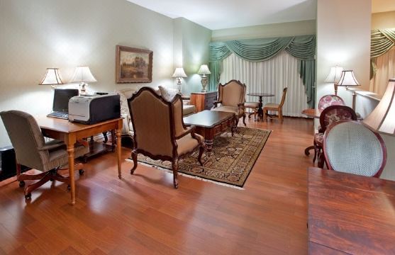 2. 클레이턴 플라자..