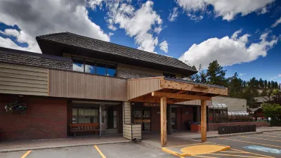 Jasper Inn & Suites by Innhotels Отели рядом с достопримечательностью «Лейк Аннет Бич»