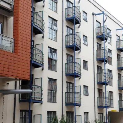 Premier Suites Bristol Redcliffe Отели рядом с достопримечательностью «Темпл»