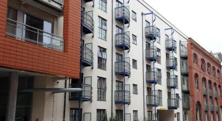 Premier Suites Bristol Redcliffe Отели рядом с достопримечательностью «Бристольский университет»