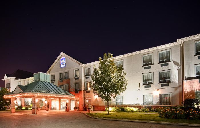 Best Western Plus Travel Hotel Toronto Airport