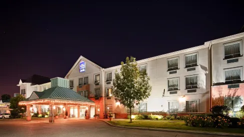 Best Western Plus Travel Hotel Toronto Airport