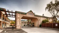 Cloverdale Wine Country Inn & Suites