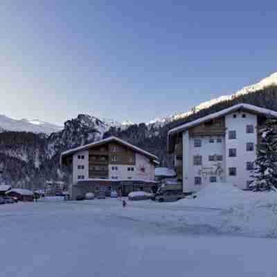 Kinder- & Gletscherhotel Hintertuxerhof Hotel Exterior