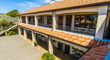 Harvest Lodge Motel Отели в г. Уэймарама