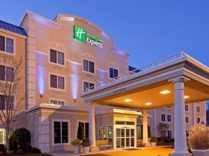 Holiday Inn Express & Suites Milford