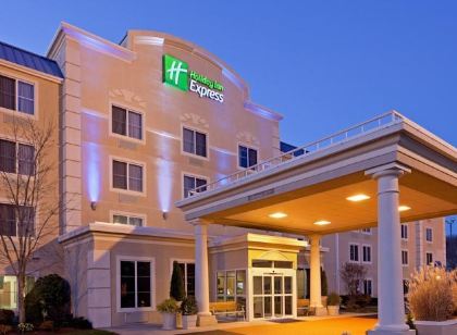 Holiday Inn Express & Suites Milford