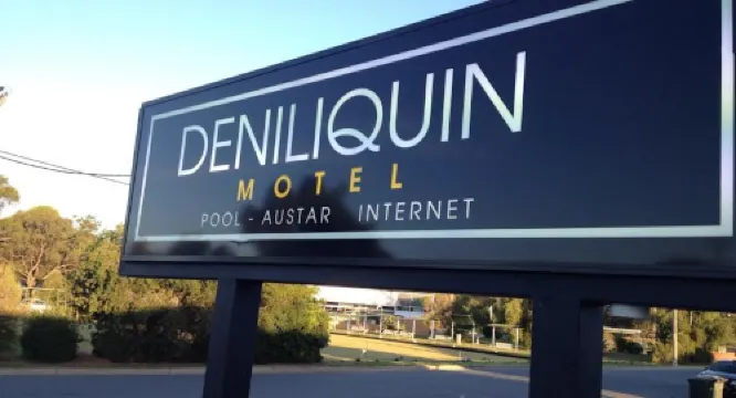 โรงแรม Deniliquin - ที่มีที่จอดรถ