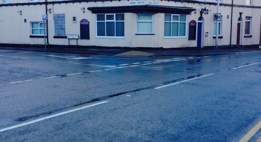 Mersey View Hotel & Pub