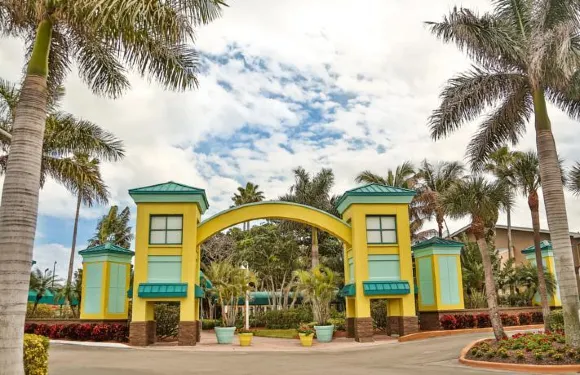 國際棕櫚可可比奇海灘會議中心度假村