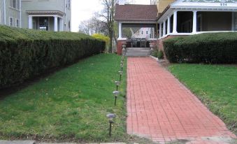 The Charles Newhall House - Housity