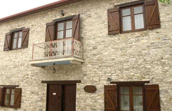 艾奧斯費斯石頭度假屋