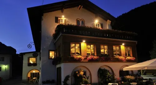 Zum Hirschen Boutique Hotel Val di Non Hotels in Nals