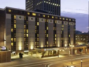 DoubleTree by Hilton Hotel Milwaukee Downtown