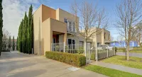 Traralgon Serviced Apartments Hotel dekat St Michael＇s Church