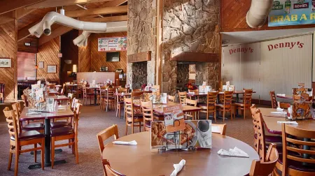 Days Inn by Wyndham Kings Dominion/Doswell Отели в г. Досуэлл