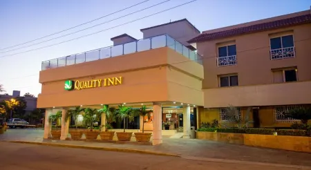 Quality Inn Mazatlan Отели рядом с достопримечательностью «Fun Bus»