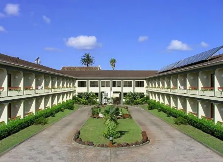 Canadiano Urban Nature Hotel Отели в г. Понта-Делгада