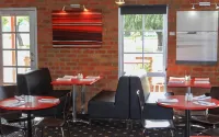 Early Australian Motor Inn - breakfast