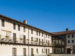 Relais Bella Rosina Pool & Spa