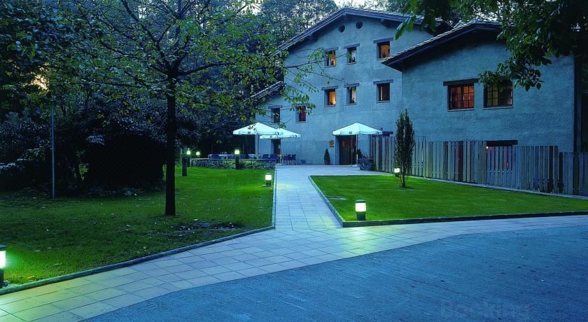 Hotel Can Blanc - Housity