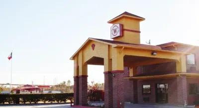 Winchester Inn and Suites Humble/IAH/North Houston Hotels near ShowBiz Cinemas - Fall Creek