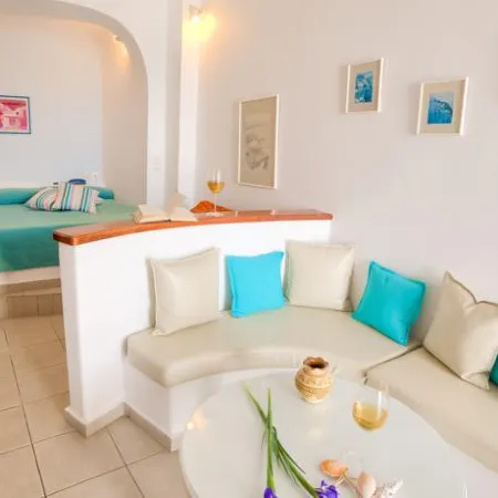 Kima Oia Suites