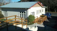 Kelly's Riverside Motel