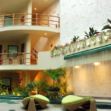 Maya Villa Condo Hotel and Beachclub