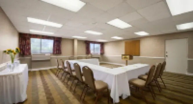 GLō Best Western  Ft. Lauderdale-Hollywood Airport Hotel