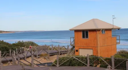 Warrnambool Motel and Holiday Park Отели рядом с достопримечательностью «Logans Beach»