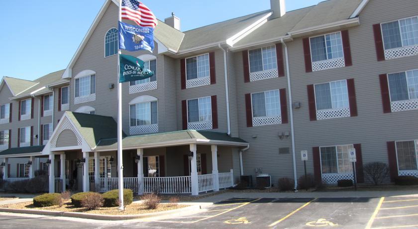 Country Inn & Suites by Radisson, West Bend, WI