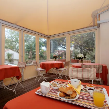 Best Western Hotel le Guilhem Отели рядом с достопримечательностью «Префектура»