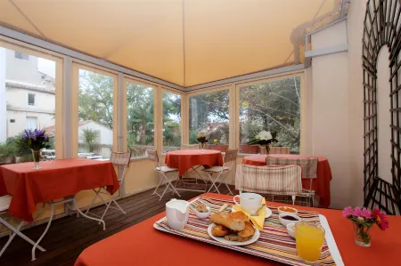 Best Western Hotel le Guilhem Отели рядом с достопримечательностью «Университет Поль-Валери Монпелье 3»