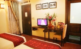New Moon Hotel