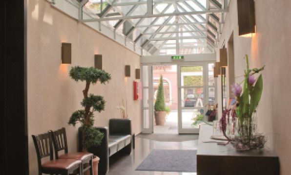 Hotel Weisses Lamm - Housity