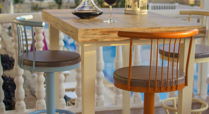 Larimar Suite Hotel