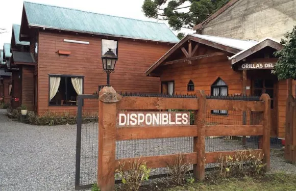 湖岸邊小屋酒店